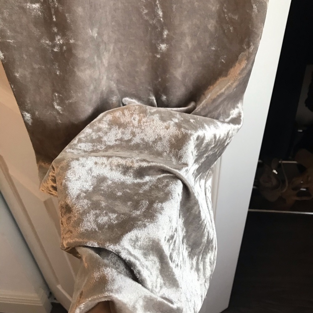 AKIRA crushed velvet bodycon midi dress - Picture 5 of 6
